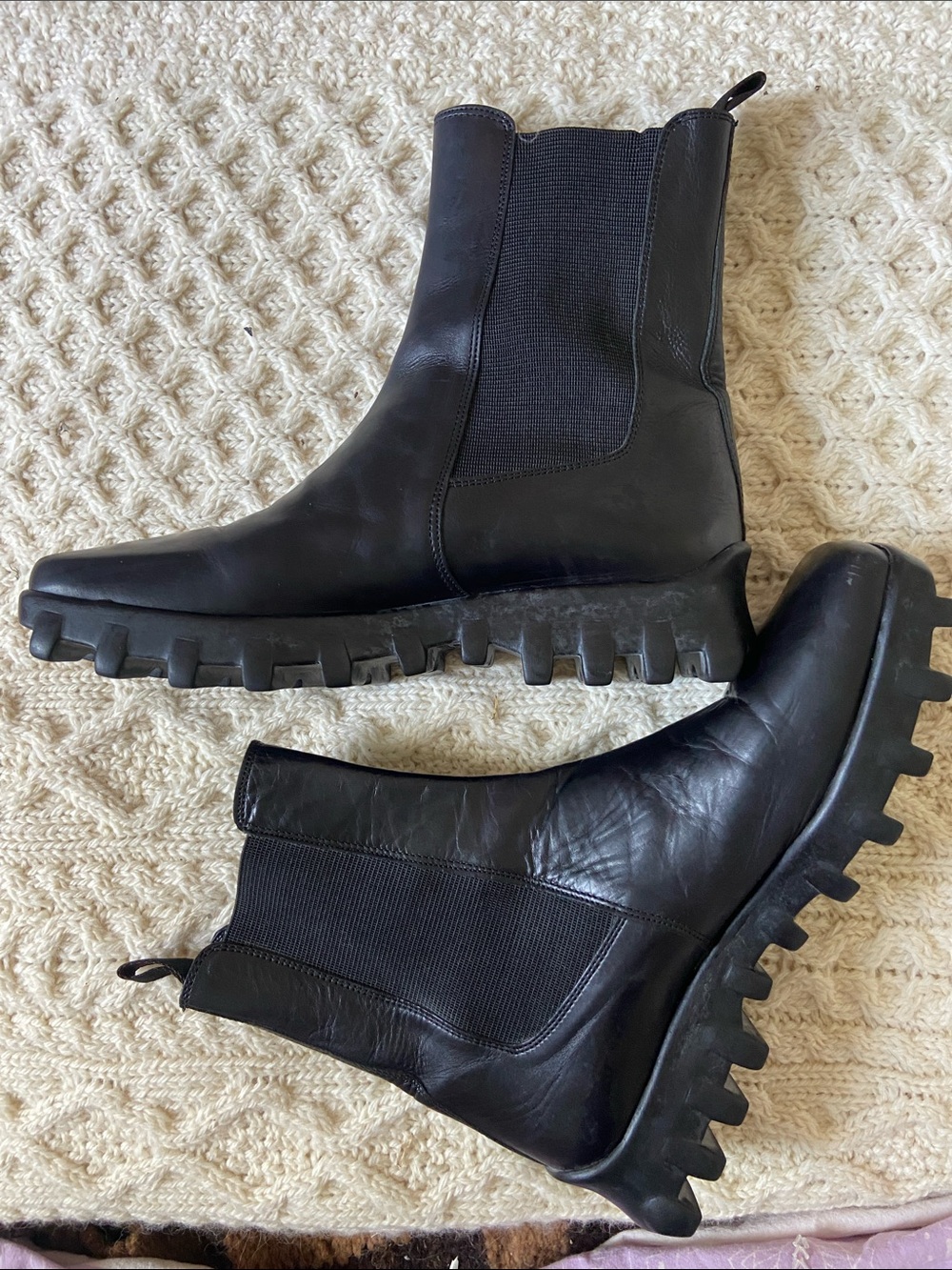 Donald J. Pliner Black Leather Lug-Sole Chelsea Boots 7.5 - Picture 11 of 16